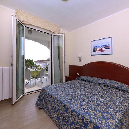 Residence Costa Smeralda กรอตตัมมาเร ภายนอก รูปภาพ